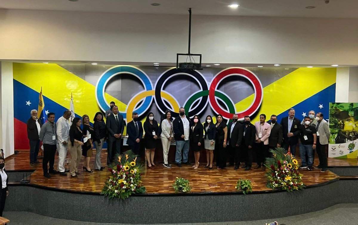 NicolasMaduro's tweet photo. Felicito a la nueva Presidenta del Comité Olímpico Venezolano, María Soto y a la Junta Directiva, de quienes estoy convencido sabrán conducir las futuras victorias deportivas de nuestro país. Preparémonos para los venideros retos, rumbo a los Juegos Olímpicos París 2024. https://t.co/ndo23bENtI