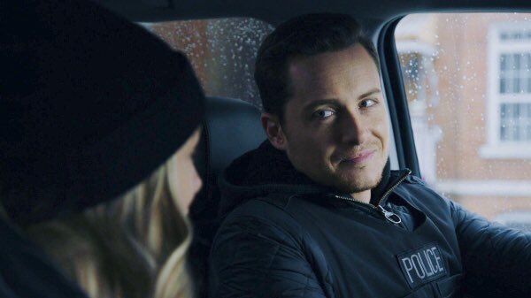 CpdHalstudFan's tweet image. Some things never change. Heart eyes from partners, crushes, dating, married 😍🫶🏼 #Upstead #ChicagoPD