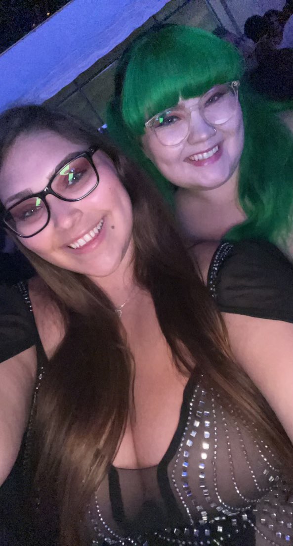 I’m so glad I finally got to meet the queen of my life 🥵😍 @fitsidney https://t.co/6RHrFVowFL