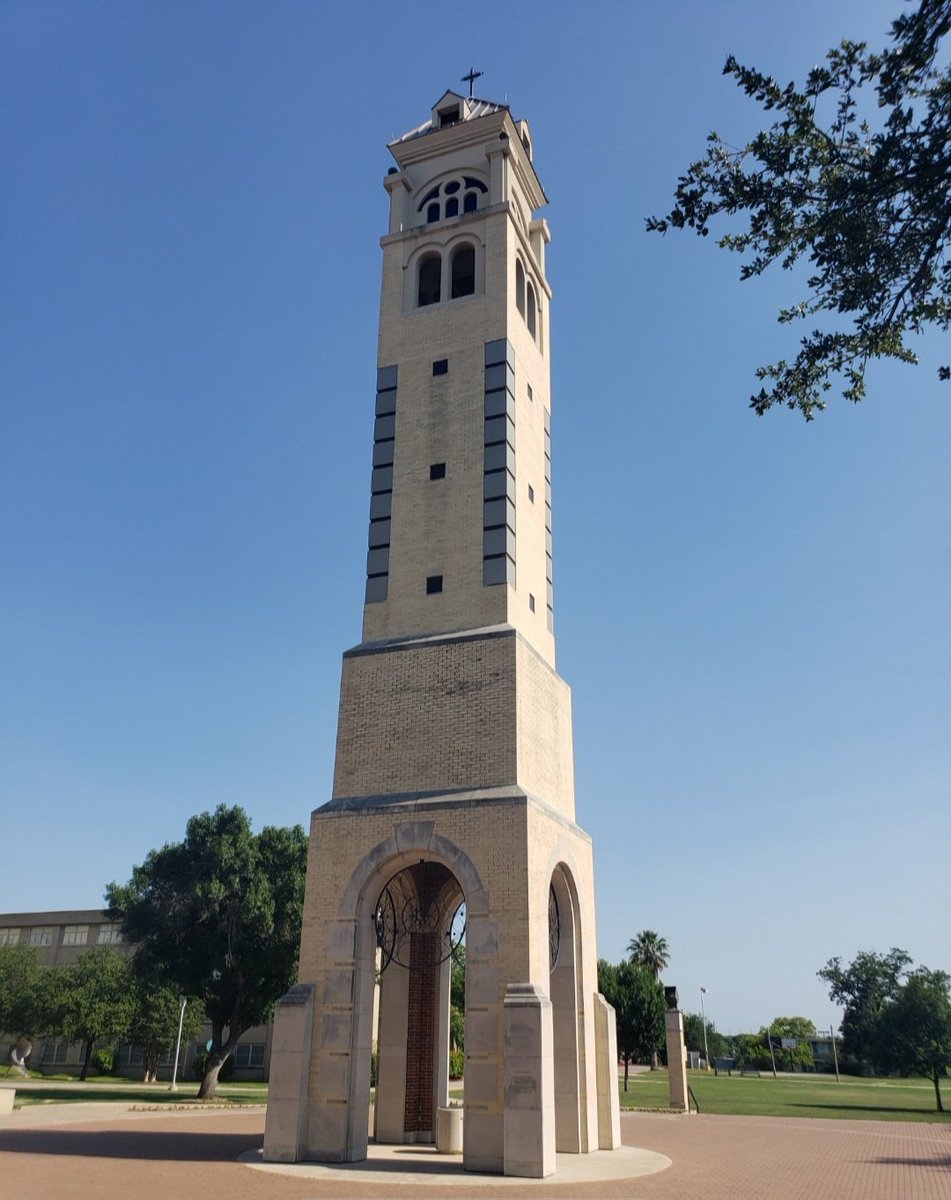 StMarys_ROTC's tweet photo. Thank you very much Rattler Battalion for three amazing years as Professor of Military Science! Really appreciated the continued support from our #StMU Faculty, Cadre, Staff &amp; Cadets! You all are true professionals! #leadershipexcellence #Rattlers Next stop 403d AFSB! @asc_hq https://t.co/kXtROUSyEH
