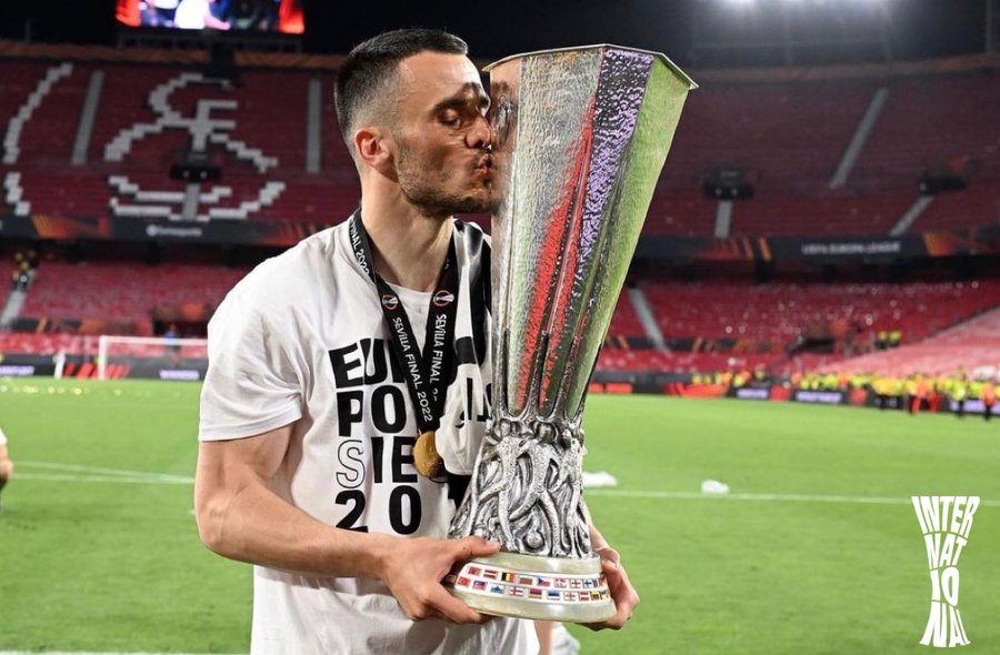 サッカーセルビア代表のフォーメーションとスタメンは 有名 注目選手もご紹介 Center Circle