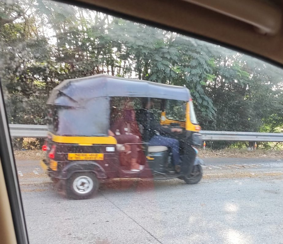RoadsOfMumbai's tweet photo. Are Autorickshaws allowed on Mumbai-Pune Expressway? 

@DGPMaharashtra https://t.co/fQj1Gimq6A