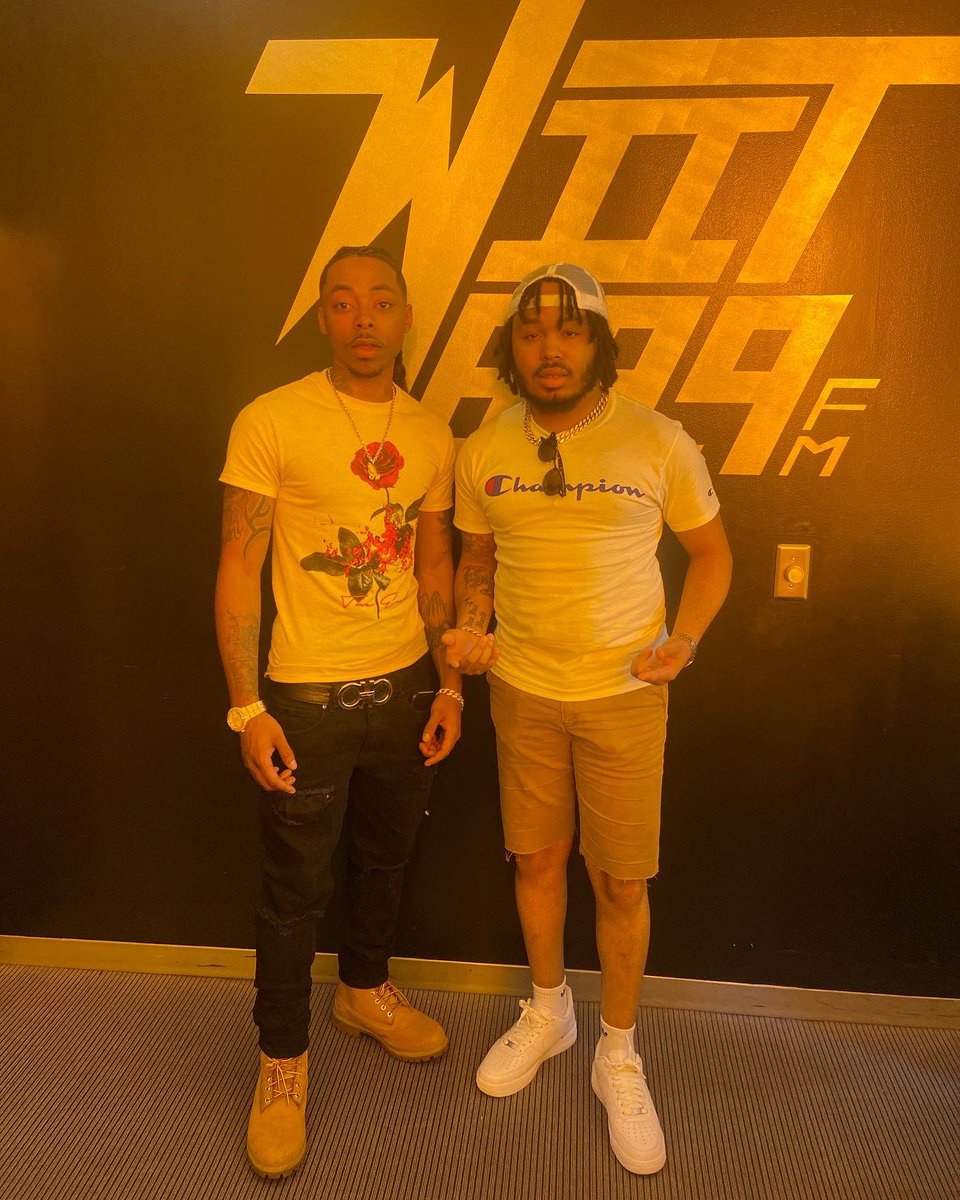 thereal_lyrik's tweet photo. Me and my G, King Zae was locked in🔒💪🏽🤐. Bro pulled up on me for a writing session and I’m proud of the work we got done🖤‼️. We’re like Ying &amp; Yang with this Hip-Hop shit and I’m calling it now🐐⚖️🐐. Music is coming soon🔋🔥🥶. #ALBUMMODE #4WayVision https://t.co/QI4WhvYFCp
