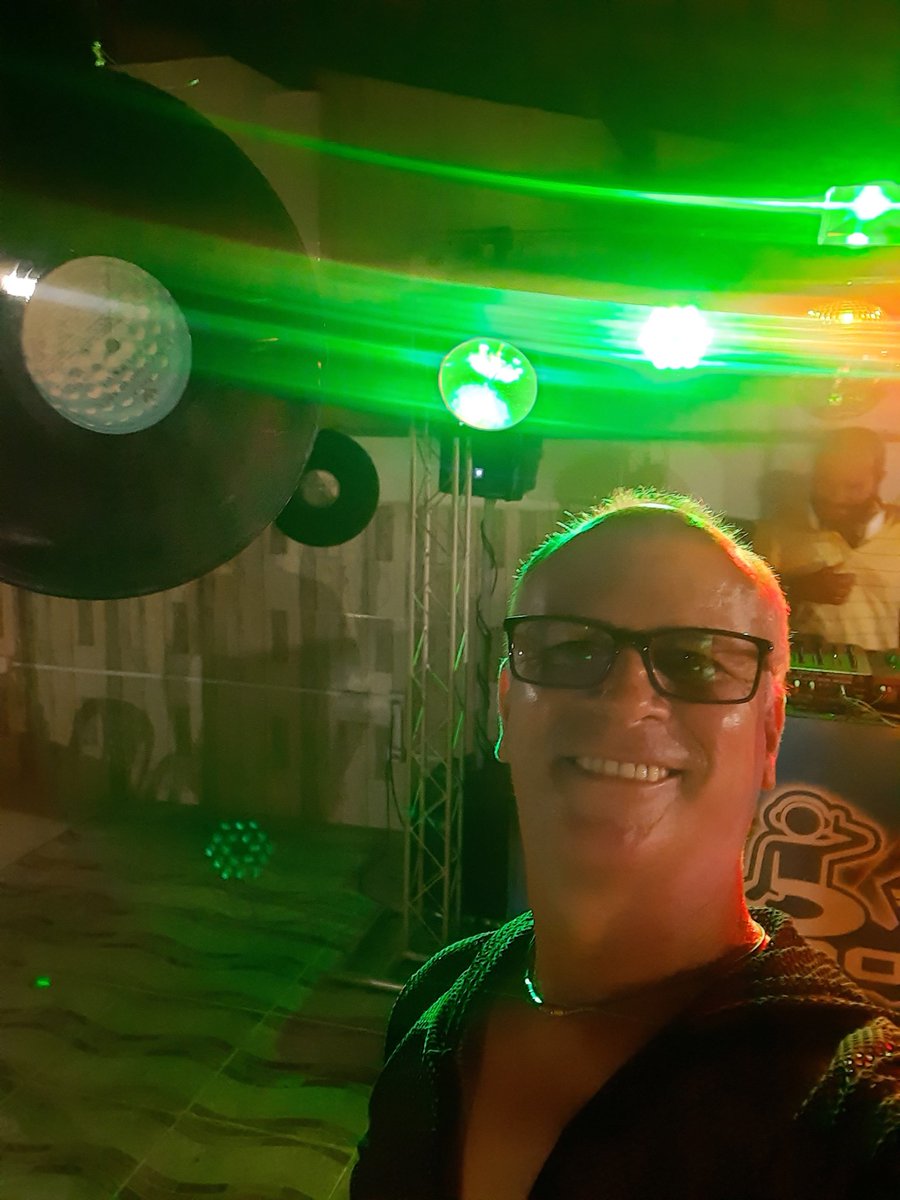 fernandpetronio's tweet photo. Onde tem música, me jogo na pista #PopArte https://t.co/tLp0pmYxw5
