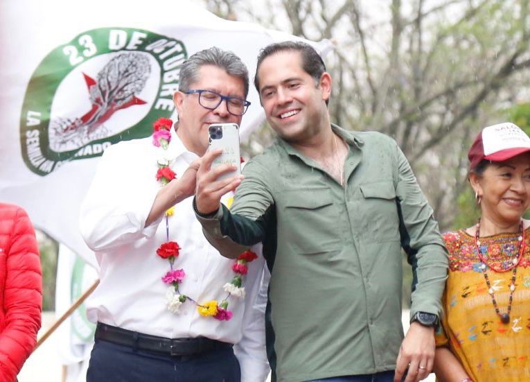 RaulBCCue's tweet photo. Por este día, concluimos el recorrido a lo largo de los Valles Centrales de #Oaxaca en la Calle Derechos Humanos, con el candidato a la gubernatura, @salomonj. Oaxaqueñas y oaxaqueños suman sus voces a la transformación por el bienestar de nuestro estado. https://t.co/o4uzkKoIgp