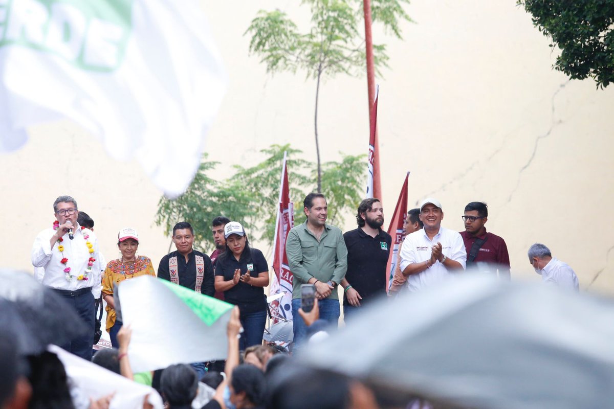 RaulBCCue's tweet photo. Por este día, concluimos el recorrido a lo largo de los Valles Centrales de #Oaxaca en la Calle Derechos Humanos, con el candidato a la gubernatura, @salomonj. Oaxaqueñas y oaxaqueños suman sus voces a la transformación por el bienestar de nuestro estado. https://t.co/o4uzkKoIgp
