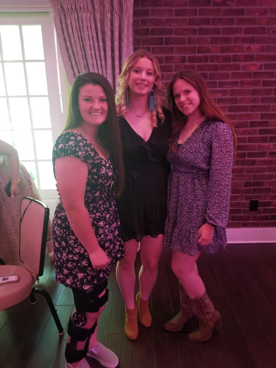 SlatersBAHS's tweet photo. The Class of 2022 held their Senior Banquet tonight at Blue! https://t.co/796FYv88b2