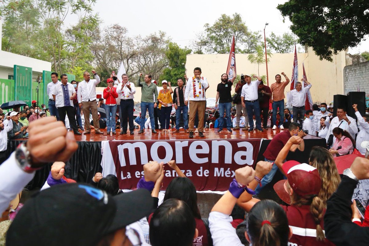 RaulBCCue's tweet photo. Por este día, concluimos el recorrido a lo largo de los Valles Centrales de #Oaxaca en la Calle Derechos Humanos, con el candidato a la gubernatura, @salomonj. Oaxaqueñas y oaxaqueños suman sus voces a la transformación por el bienestar de nuestro estado. https://t.co/o4uzkKoIgp