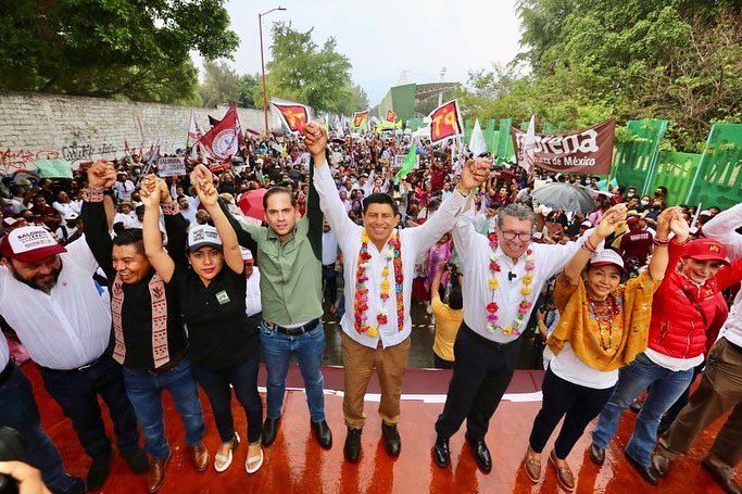 RaulBCCue's tweet photo. Por este día, concluimos el recorrido a lo largo de los Valles Centrales de #Oaxaca en la Calle Derechos Humanos, con el candidato a la gubernatura, @salomonj. Oaxaqueñas y oaxaqueños suman sus voces a la transformación por el bienestar de nuestro estado. https://t.co/o4uzkKoIgp