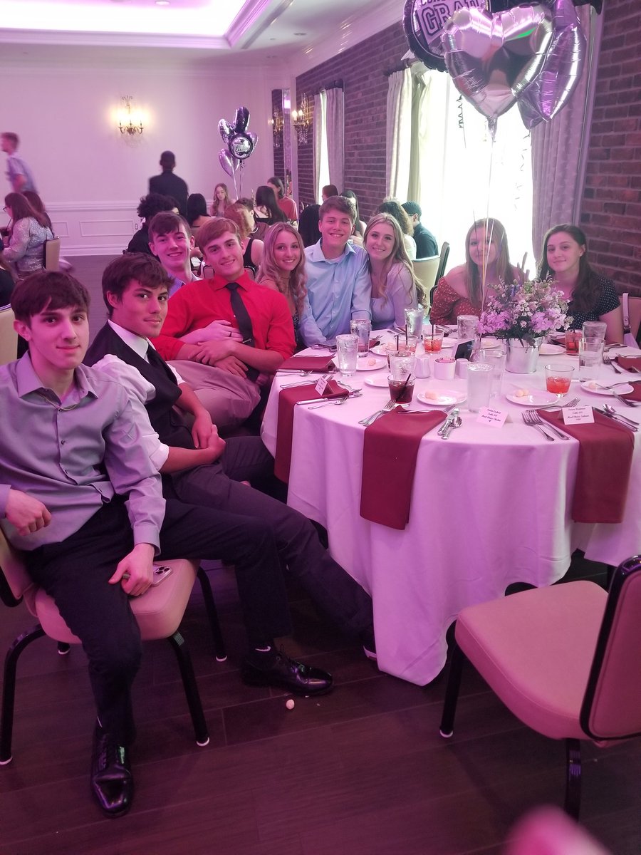 SlatersBAHS's tweet photo. The Class of 2022 held their Senior Banquet tonight at Blue! https://t.co/796FYv88b2