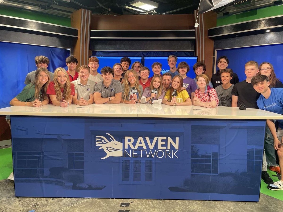 MrCooperONW's tweet photo. Lots of 😭 going on the past couple days. I’m not a deep thinker or writer, but I do know how deeply I love and care about this class. It gets harder every year to say goodbye. I love you, guys! Thank you for making every day so memorable. This class ❤️ #GoodTimes #FriendsForever https://t.co/lNheyo3DiG