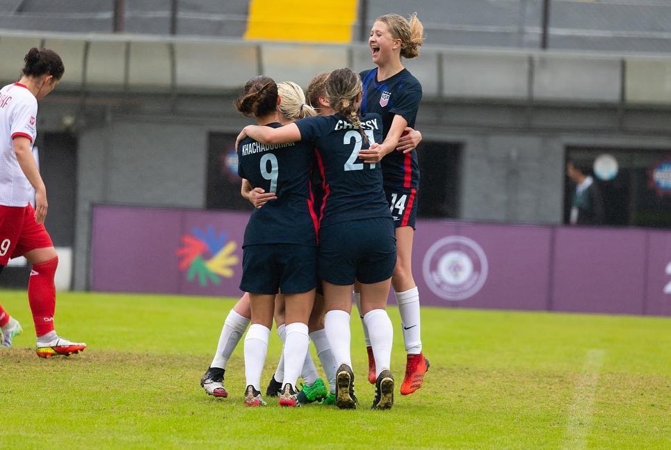 USDeaf_WNT's tweet photo. So…about this weekend 🥇🇺🇸

📸 @usadsf / Julian Simons https://t.co/1kTZjRk0ri