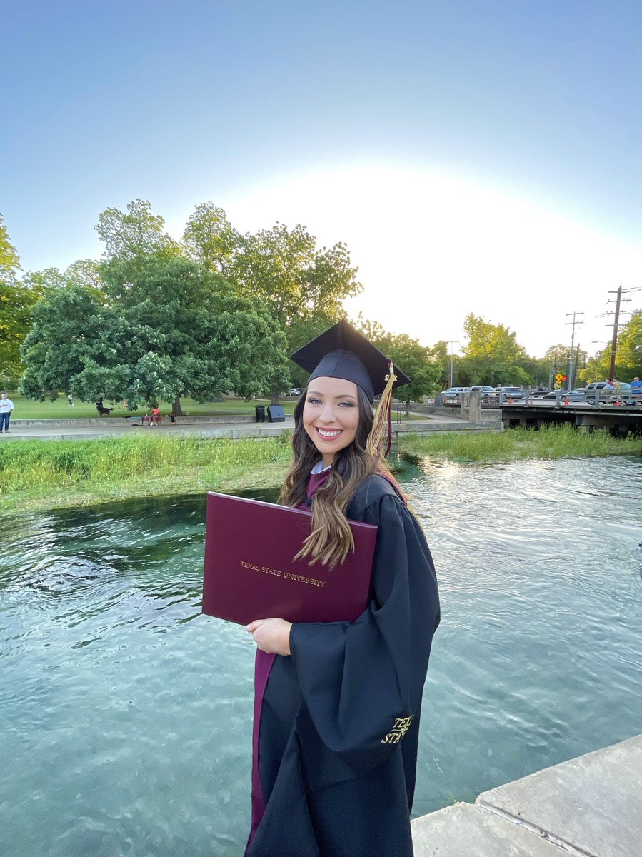 CACArisaaa's tweet photo. hello i officially have a MASTERS DEGREE!! https://t.co/SefqXHsbjj