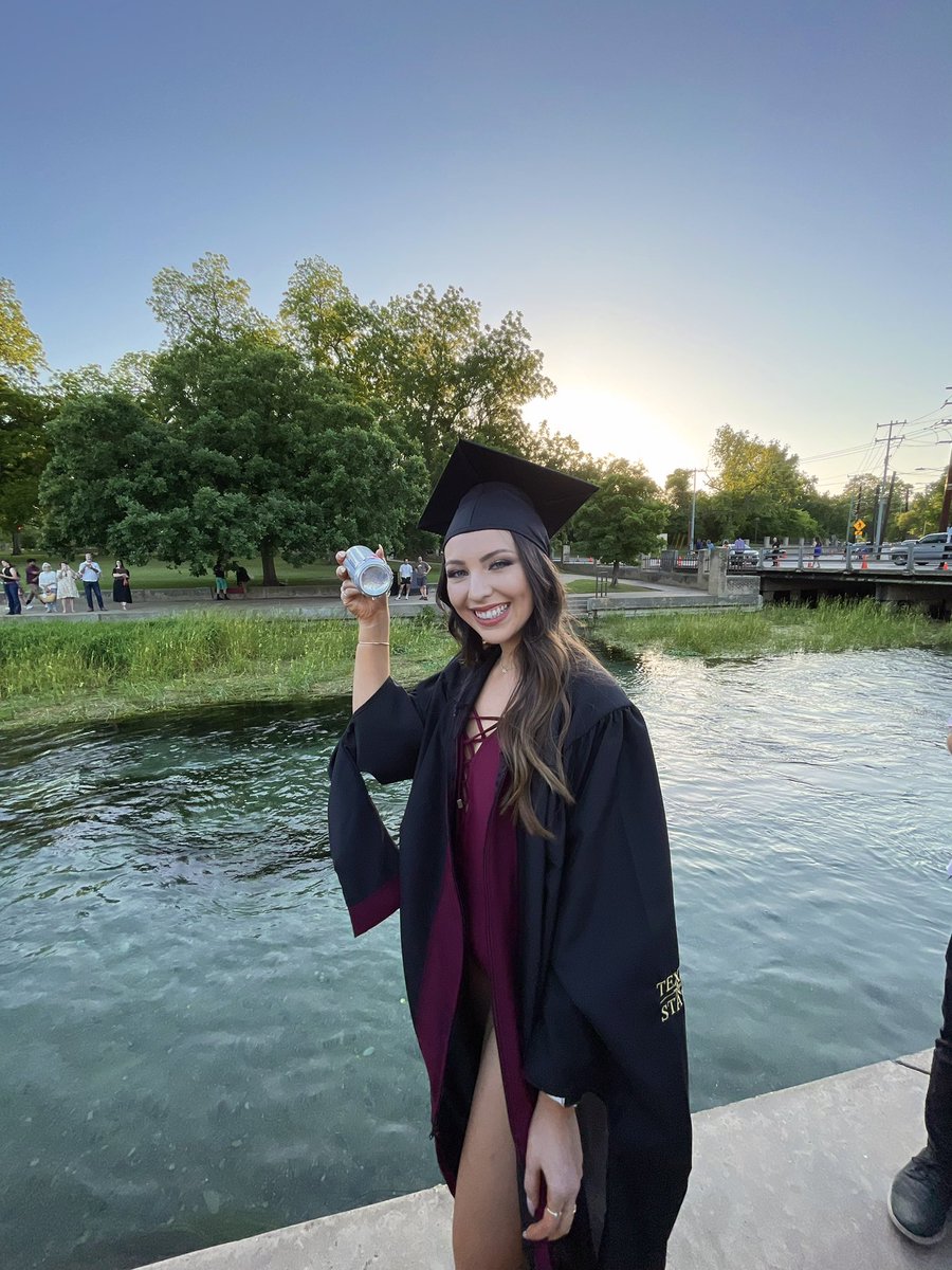 CACArisaaa's tweet photo. hello i officially have a MASTERS DEGREE!! https://t.co/SefqXHsbjj