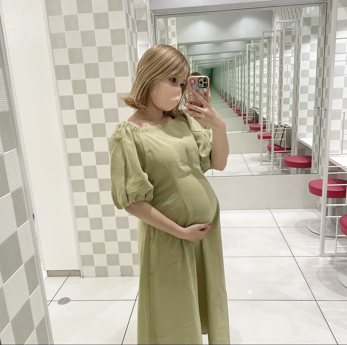 rixte0314's tweet photo. もう８ヶ月🤰
腰痛いし肋骨痛いし身体重たい😂😂
体重計乗るの怖くなってきた〜😭笑 https://t.co/Ifwzly0X43