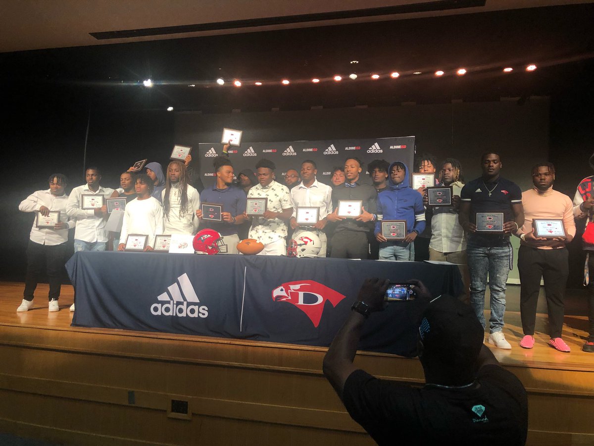 BODFalcons's tweet photo. Senior players of 2021 team we love you. It was a blast to have one last get together. Will miss EVERYONE of you. The coaches Love each one of you. Juniors your up!!! #Flyboyz https://t.co/32Ms1btUsk