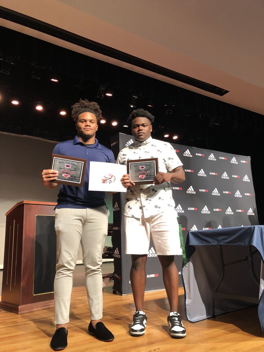 BODFalcons's tweet photo. Senior players of 2021 team we love you. It was a blast to have one last get together. Will miss EVERYONE of you. The coaches Love each one of you. Juniors your up!!! #Flyboyz https://t.co/32Ms1btUsk