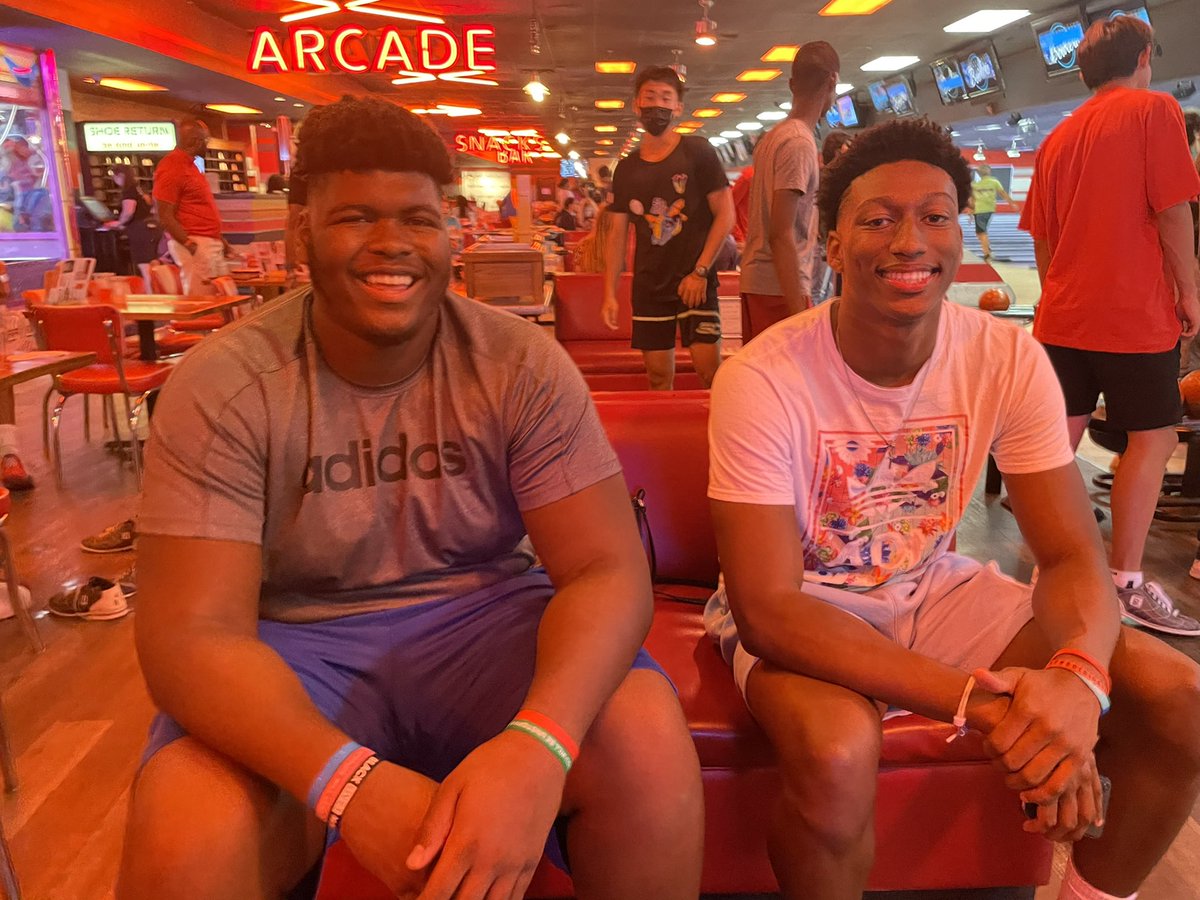 Shout out to <a href="/BIGflowers77/">jaden flowers</a> &amp; Dom for all they brought to the <a href="/DullesHSTrack/">Dulles Track</a>  program! Happy I was able to get to know them even if for a short time. Good dudes right here &amp; hard working indeed! 😃💪🏽😤🎳🏈👟