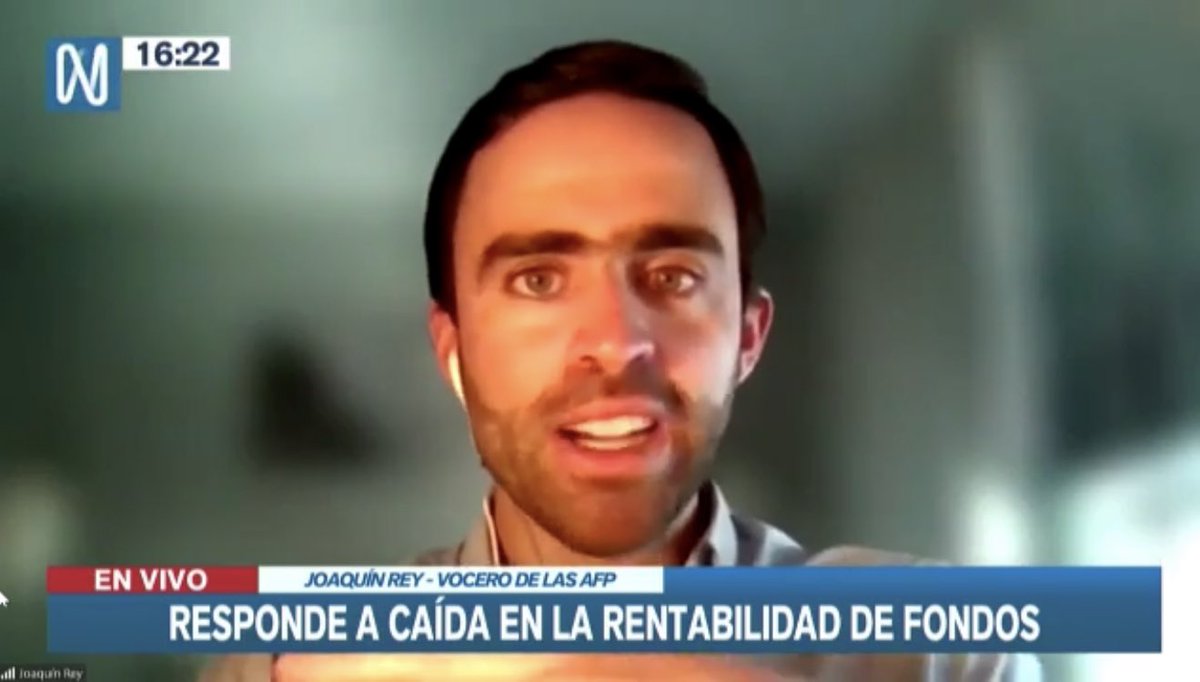 edumaldi's tweet photo. Joaquin Rey se sinceró y ahora ya se presenta como “Vocero de las AFPs”. No es que antes quisiera representar al ciudadano y como no lo eligieron cambió de patrón. No. Es que quería defender intereses económicos desde el Congreso, pero que el sueldo se lo pague el Perú 🐚 https://t.co/pb644sqnJr