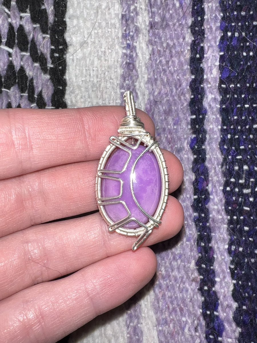 uhmaysi's tweet photo. I’m getting all the third eye vibes from this phosphosiderite 🔮👁💜 5/26 @ 4:44p pst https://t.co/mO2DZ5TQkc