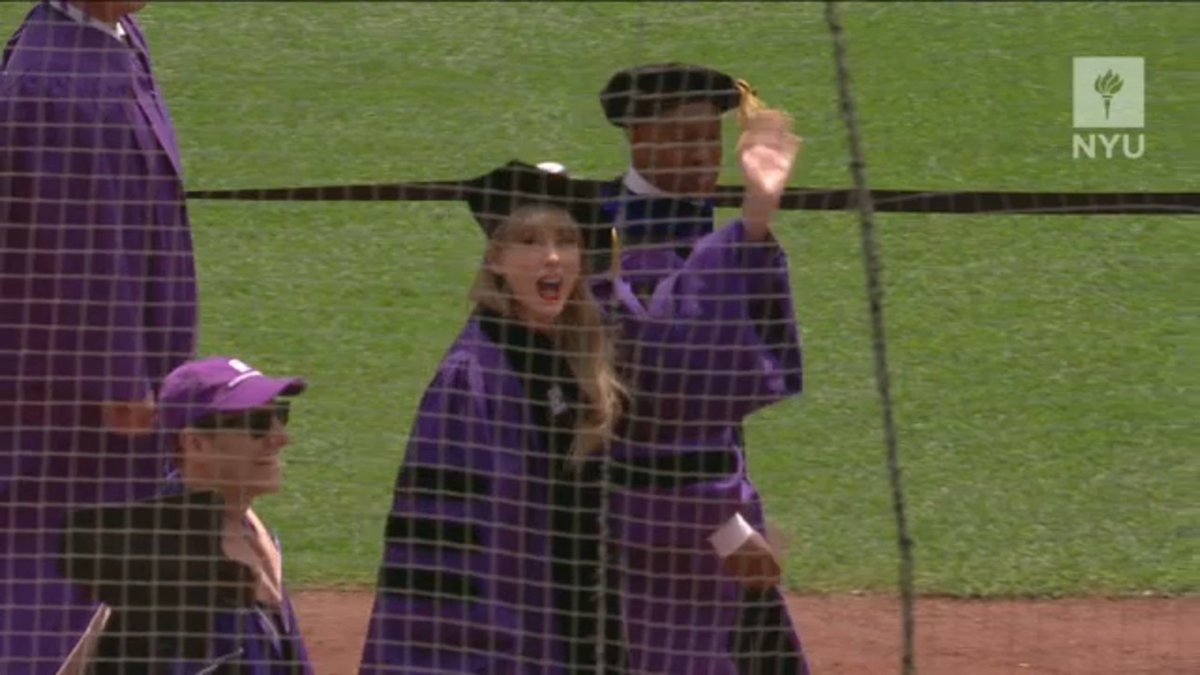 ABC7NY's tweet photo. Taylor Swift receives honorary degree from NYU, delivers commencement address https://t.co/997OaaFl9n https://t.co/1justFo8da