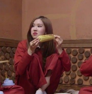 * 𝓡𝐨𝐬𝐞𝐚𝐧𝐧𝐞. (@tevrsricochets) on Twitter photo 