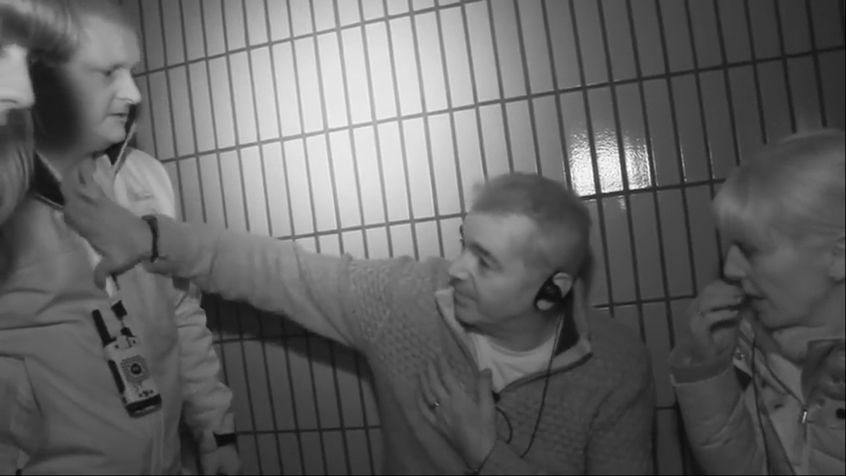 UKNoContextTV's tweet photo. #CaptionThis frame from #MostHauntedLive [6.21900@5996s] #TVWithZeroContext #SkyLiving https://t.co/JVwsjS1DY4