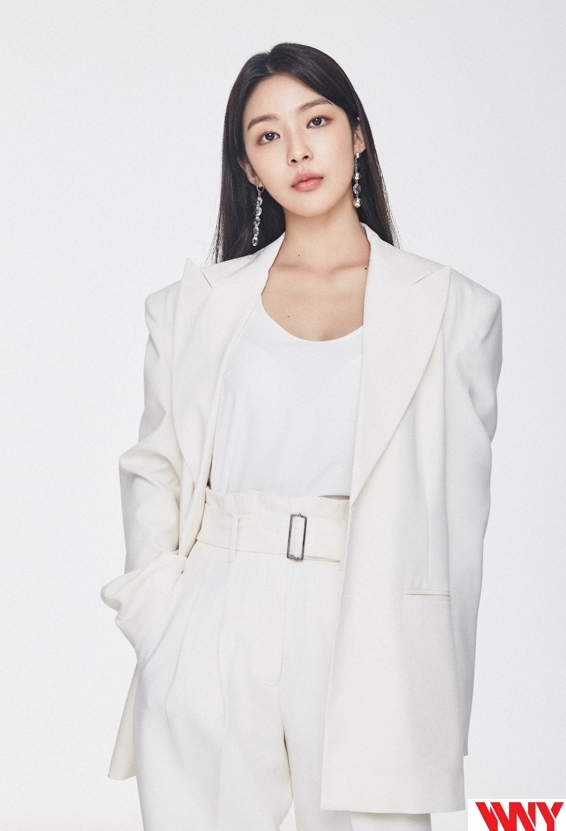 kvibe_yonhap's tweet photo. S. Korean actress #LeeSujung will lead the web drama “Master Royal Table(translated),” which is co-produced by #WHYNOTMedia and e-mart. 🤩🎬📽️
#이수정 #주인님수라상
https://t.co/Fpsax1oc7E https://t.co/WbPBWRVVoW