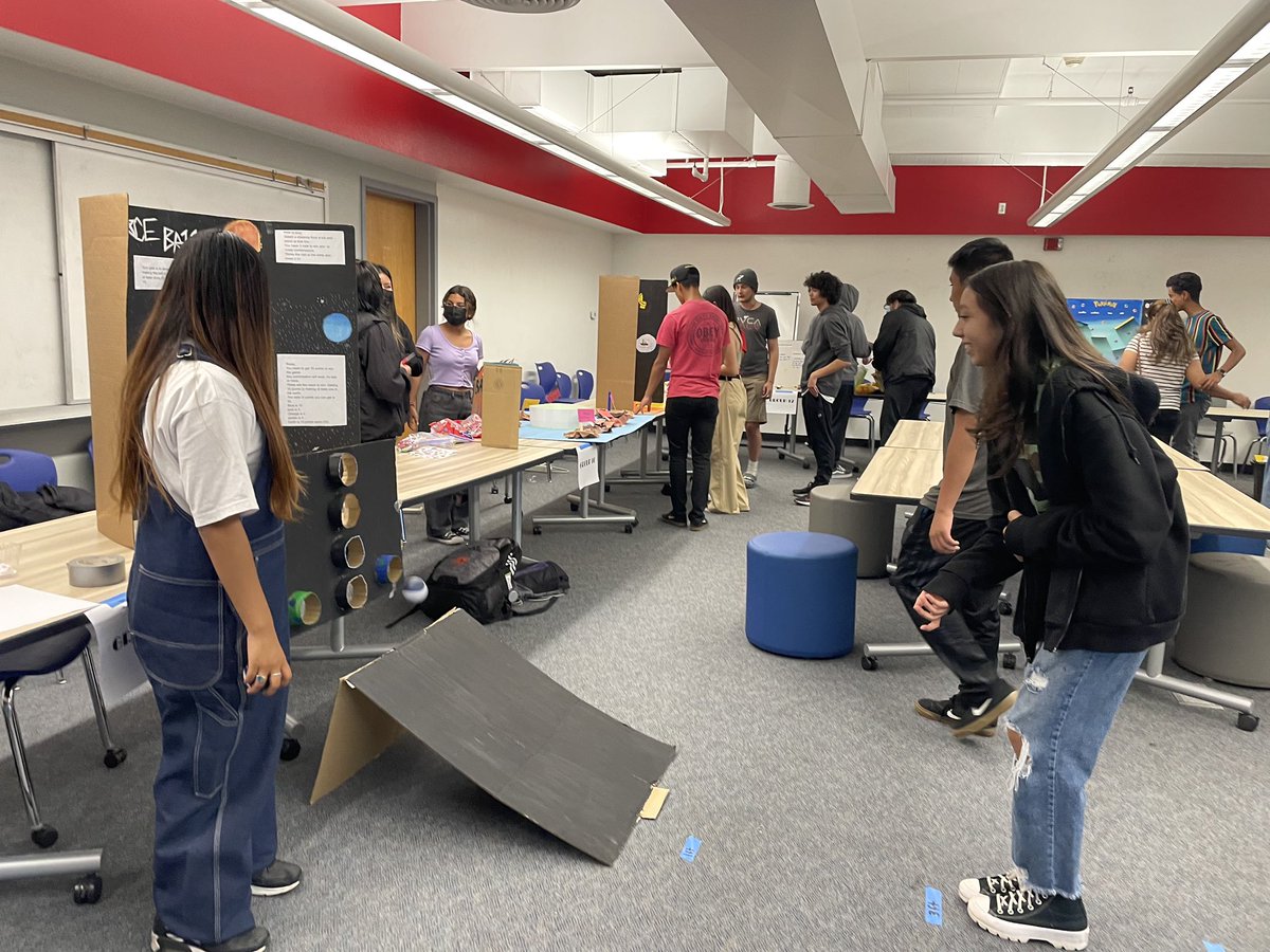 MiddleCollegeOG's tweet image. The first ever Middle College Family Math Night was a success. Thank you for coordinating Mrs. Talbott and way to go scholars. Such fun projects!