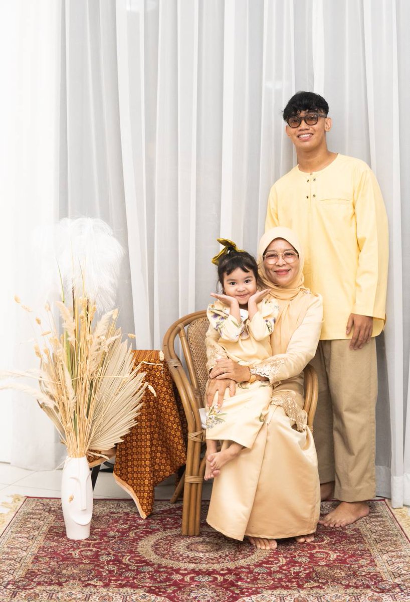 awanwalker41's tweet photo. Salam Aidilfitri🌙✨.
Syawal Family Potraits 🫶🏻✨ https://t.co/iHXSSjjw4v