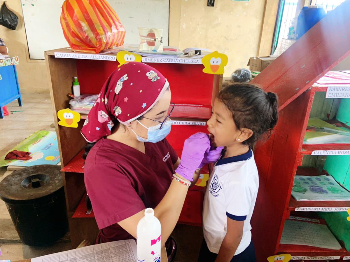 SaludImbabura's tweet photo. #Muisne || El Tipo C continental  Muisne  del #Distrito08D03 Salud ,Realiza la Prevención con charla educativa de caries dental, aplicación de flour y sellantes en niños de 5 a 7 años de edad en la Escuela Dalila Perdomo.
# JuntosCumplilos https://t.co/T8Ez7scTif