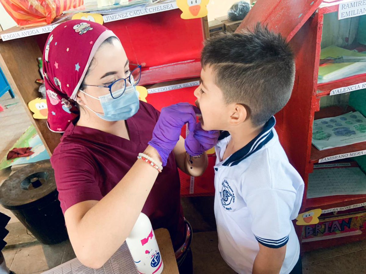 SaludImbabura's tweet photo. #Muisne || El Tipo C continental  Muisne  del #Distrito08D03 Salud ,Realiza la Prevención con charla educativa de caries dental, aplicación de flour y sellantes en niños de 5 a 7 años de edad en la Escuela Dalila Perdomo.
# JuntosCumplilos https://t.co/T8Ez7scTif
