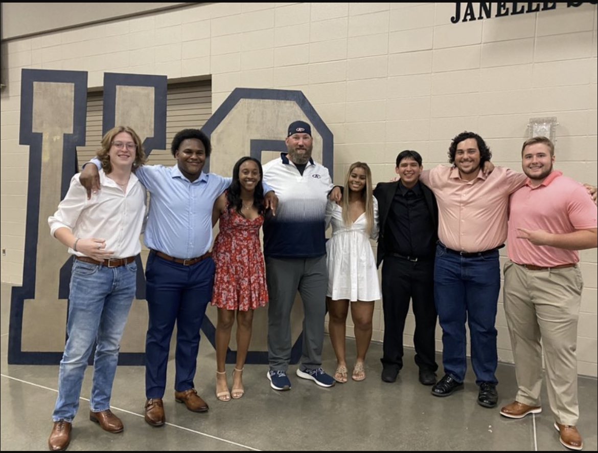 Coach_RBradshaw's tweet image. The season has come to an end tonight..@CoachCallens and myself are extremely proud of all of the throwers of the KC Throwing Crew!! The seniors will be missed but we are loaded next year in the rings! Looking forward to next season #KCTC #ThrowbigorGohome