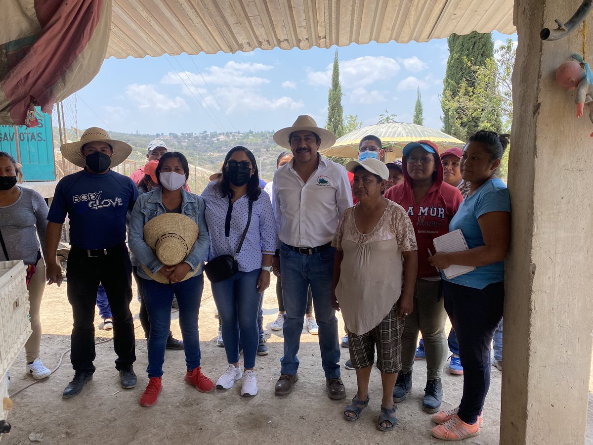 afodepoac's tweet photo. Desde que visité la colonia Yuxadaa de Asunción Nochixtlan comprometí mi palabra y hoy cumplí coordinadamente con su representante María Hernández  con quien seguiremos trabajando para mejorar la vida de las #familias #AFODEPO @Eli_MejiaL https://t.co/DOo9ppF7Zs