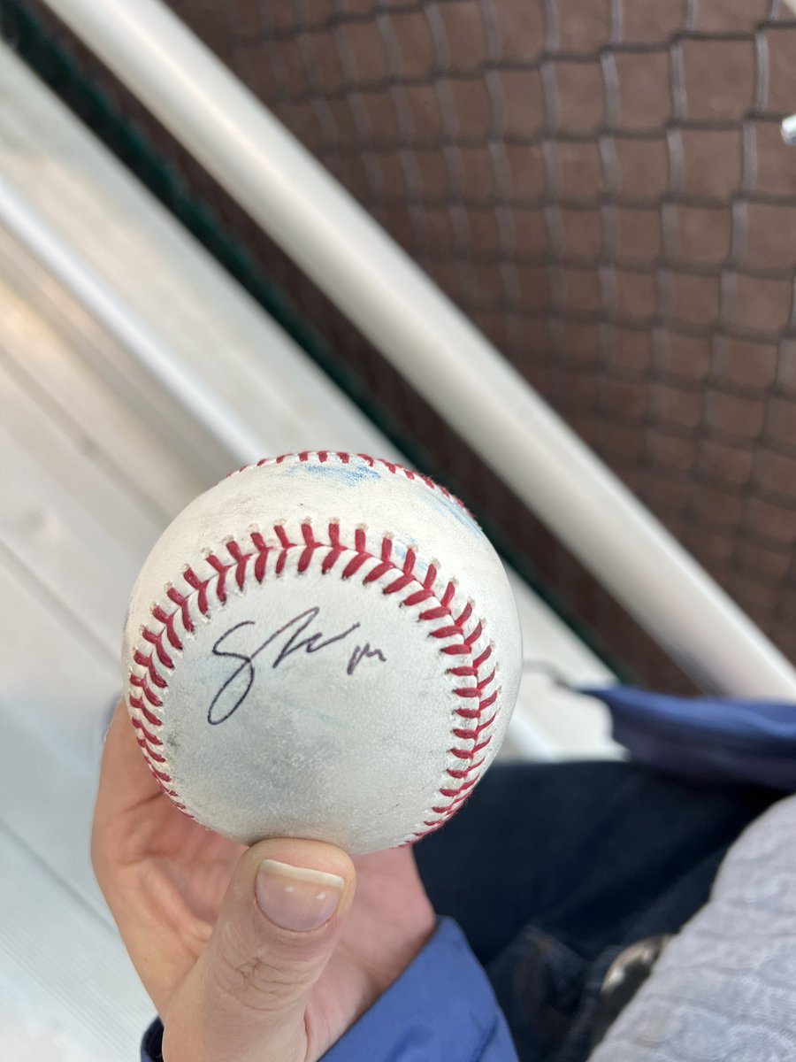 gomariners69420's tweet photo. My daughter sang the National Anthem and @MarteNoelvi signed our ball! I stood with the team for the anthem! Thanks @EverettAquaSox for a great time! https://t.co/yLdIMZWVxA