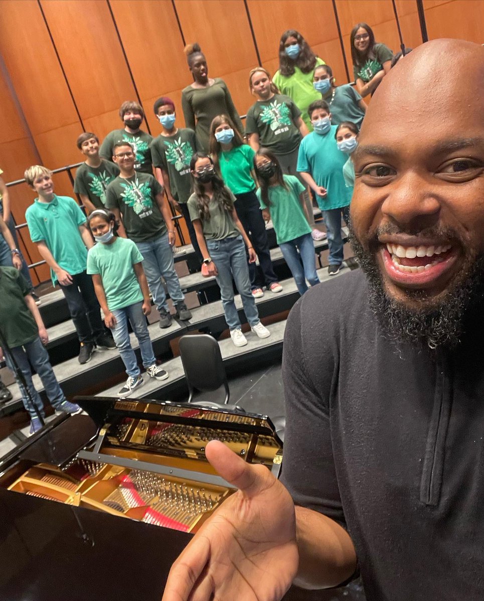 thechoirguy_'s tweet photo. What a fantastic time conducting the FWISD 6th Grade Honor Choir this week! These singers were absolutely incredible! 

S/O to their ROCKSTAR teachers as well! What an inspiring day of music-making! 

🤫Here’s a secret: 6th grade is one of my favorite grades to teach! https://t.co/DgFKnbG7l8