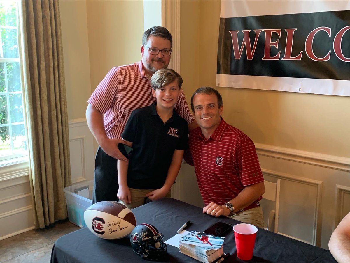 RobbLang14's tweet photo. Enjoyed a great evening with my best bud and a few of our York County Gamecock friends! Chapman had lots of questions for Coach Beamer, appreciate you taking the time to talk ball with him. #Beamerball #yorkcountygamecockclub #futuresportsreporter @CoachSBeamer https://t.co/PNzozEL7A4