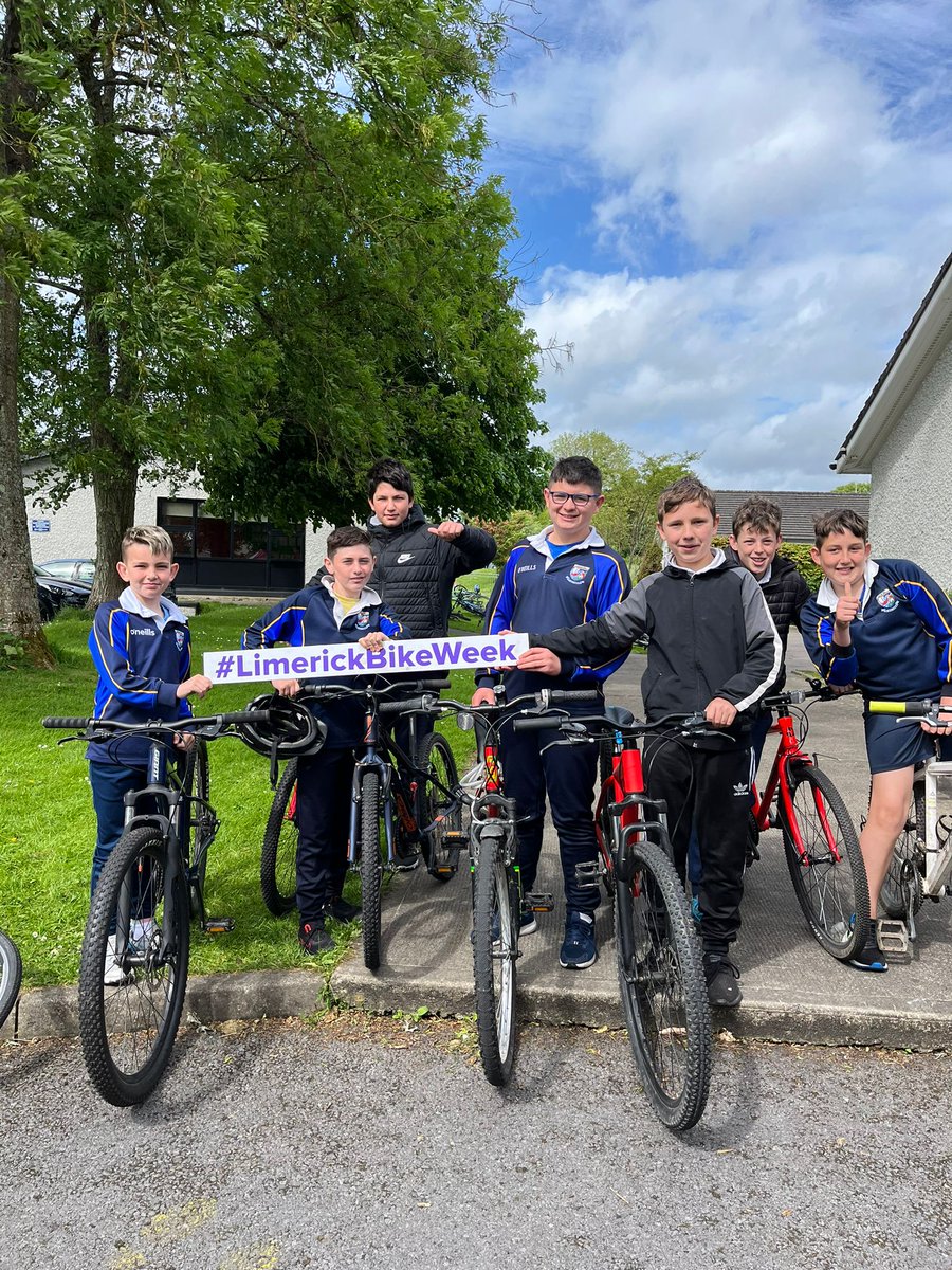 ScoilIde's tweet photo. Thanks to Chris & Barry from @evocyclesie who serviced over 50 childrenโs bikes as part of #LimerickBikeWeek With generous funding from @LimerickCouncil everybody can ride safely #BikeWeek๐ดCredit to Mr O' Donoghue for organising this event as we continue to promote active travel https://t.co/Chp0PGKt5T
