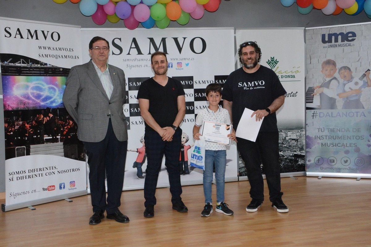 caixaonda's tweet photo. 👏👏Enhorabuena a los participantes y premiados en la final del 4º Concurso de Intérpretes Francisco Catalán de la @Samvoonda 
Salvador Calzada, Presidente de Caja Rural Onda, junto a Jose Antonio Cavero Garcia , Director de la Samvo, entregaron los premios y becas. https://t.co/CQfJ2bqXwY