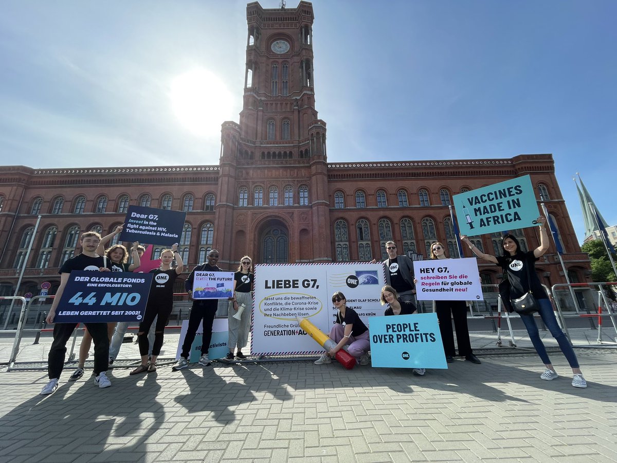 ONEDeutschland's tweet photo. ⚡️📢 Kommt vorbei und demonstriert mit uns beim Treffen der @G7-Gesundheits- und Entwicklungsminister*innen!
Denn heute wollen wir die Regeln für Globale Gesundheit NEU schreiben! Heute wollen wir die Zukunft NEU schreiben! 📢⚡️
#ONEActivists #GenerAction https://t.co/yARpLXduY0
