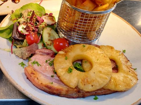 Our Gammon steak is served with either fried egg or pineapple, with chips and salad.

#lyddington #uppingham #rutland #rutlandwater #stamford #kettering #corby #oakham #lincolnshire #northamptonshire #leicestershire #midlands #marquessofexeter