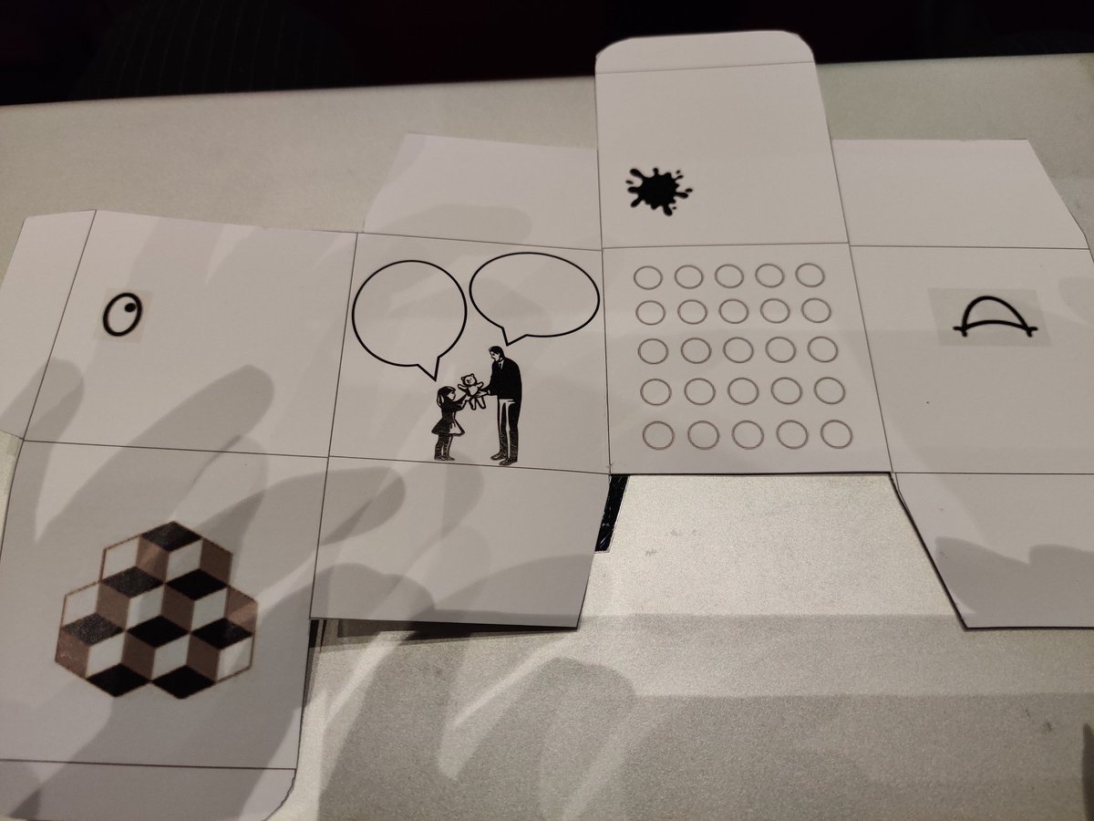 Aamuun ajatuksia: "Rajojen ylitystä ja rohkeaa ennakkoluulottomuutta - mitä luovuus voi olla museotyössä?" (Juha T. Hakala) ja "Ulos lelulaatikon raameista - Leikillisyys on avain luovuuteen" <a href="/KatiHeljakka/">Kati (Katriina) Heljakka</a> #museopäivät22 #museidagarna22 #kidult <a href="/museoliitto/">Museoliitto</a>