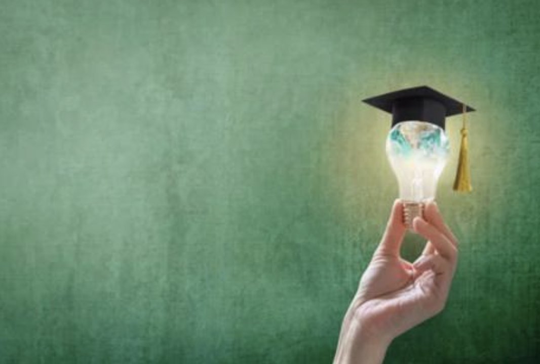 Delozanne_S's tweet photo. La #conceptioncollaborative, la clé d’une organisation apprenante 💡
Le responsable métier devient partie-prenante de la conception de la formation aux côtés de l’équipe d’#ingénieriepédagogique.
🔗 https://t.co/UkFc1qGX7e
#BatimentApprenant https://t.co/rAMiFXMhIZ