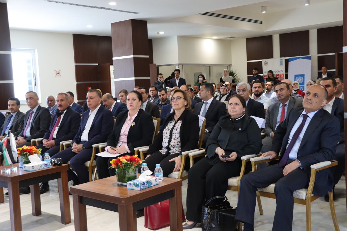 UNDPJordan's tweet image. #HappeningNow inaugurating the 1️⃣st #green #governmental building 🇯🇴

@moi_jor &amp;amp; @UNDPJordan with the support of @EUinJordan 🇪🇺 inaugurating the Conference &amp;amp; Training Centre at the Ministry 

Providing an environment to boost #local capacities

Read more➡️ jo.undp.org/content/jordan…