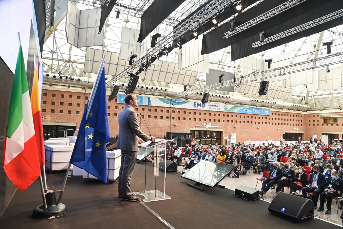 EU_MARE's tweet photo. Commissioner @VSinkevicius opens #EMD2022.
"The Ocean and the sustainable #blueeconomy are part and parcel of our DNA. It is who we are. If we fail to protect #ourOcean, we will fail in protecting our identity".
The message is clear.
#BeGreeGoBlue https://t.co/jKoqaYWJES