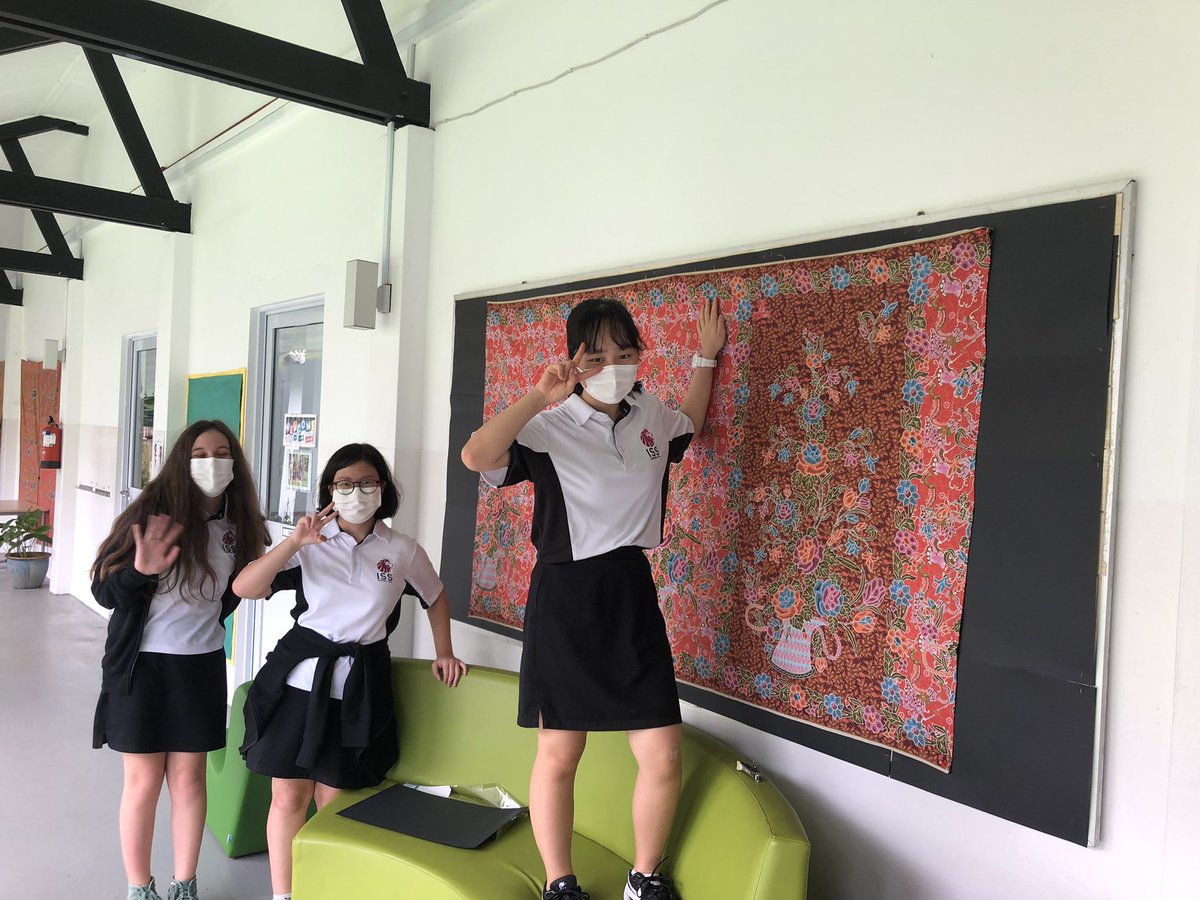 HimaV5's tweet photo. Grade 8B part 2:action as service- setting the stage for the forthcoming Art Showcase in the Primary Village #isspride https://t.co/MA2D89s8KH