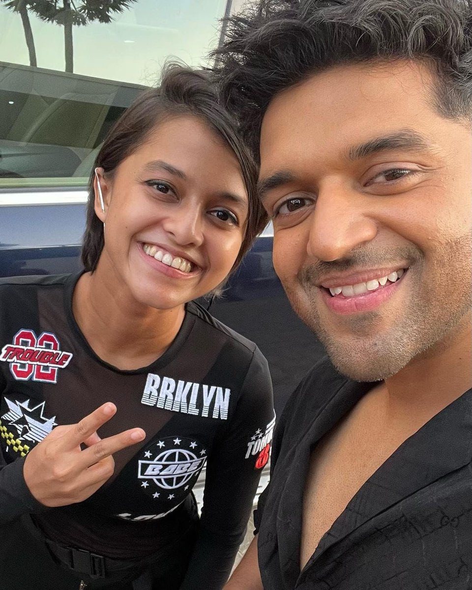 Himanshaswal's tweet photo. We sense one of the biggest Collab on its way!๐ณ As @yohanimusic and @gururandhawa were clicked together๐โค๏ธ
#yohani #gururandhawa #biggestcollab https://t.co/AtfprvF6z1
