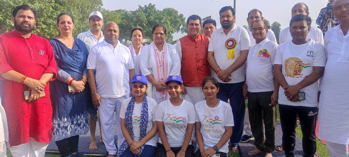 अंतर्राष्ट्रीय योग दिवस #IDY2022
के संदर्भ में काउंटडाउन कार्यक्रम देशभर में चल रहे हैं उसी के निमित्त आज #भारतीय_योग_संस्थान के माध्यम से #हरियाणा के #कुरुक्षेत्र तीर्थ  #ब्रह्मसरोवर पर योग प्रोटोकॉल का भव्य प्रदर्शन किया गया
<a href="/YASMinistry/">YAS Ministry</a> 
<a href="/PIBCulture/">PIB Culture</a> 
<a href="/moayush/">Ministry of Ayush</a> 
<a href="/YogAayog_HRY/">Haryana Yog Aayog</a>