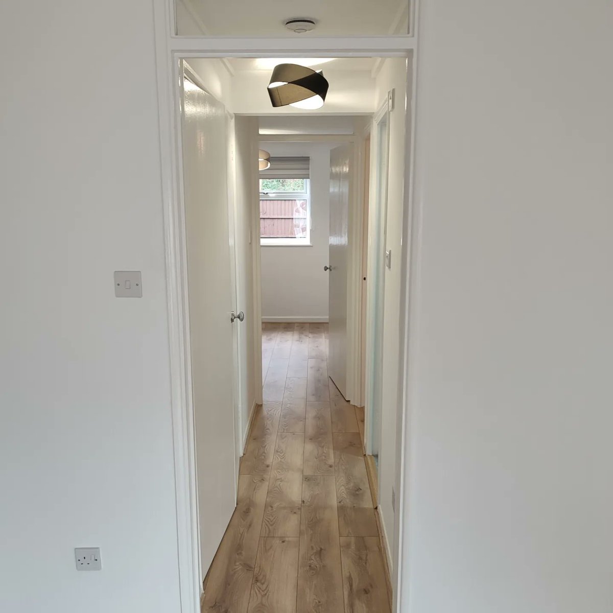 New laminate flooring fitted  in one bedroom flat.
Nice and quick job 👌👌♥️