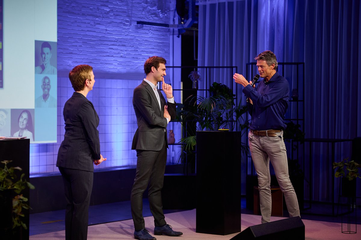 We hebben elkaar meer nodig dan ooit. Sociaal werkers spelen daarin een cruciale rol. Op het Jaarcongres Sociaal Werk werd nog eens duidelijk wat een fantastisch werk ze doen. Dat moeten ze kunnen blijven doen. Daarom ga ik hierover in gesprek met gemeenten en zorgverzekeraars.